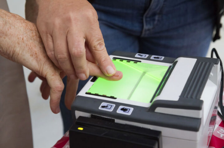 Inmigrantes deben registrarse o enfrentan sanciones 