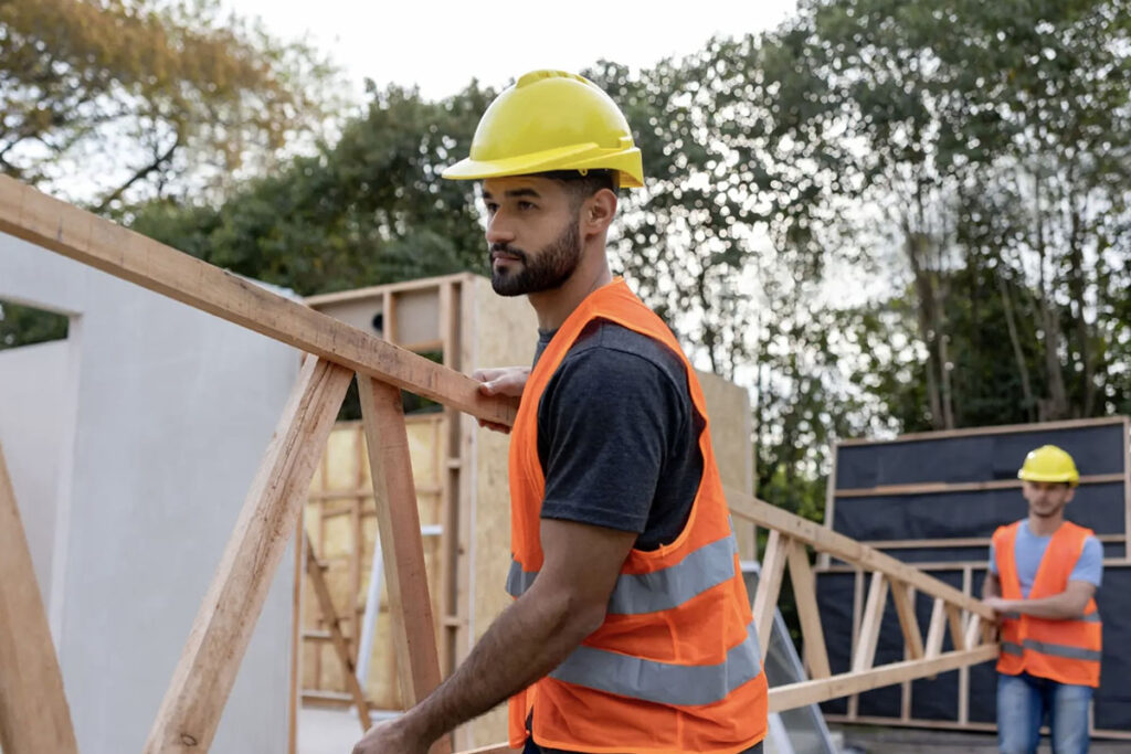 Construction work: a profitable industry with a high risk of wage theft Vigilamos pagos en industria de la construcción