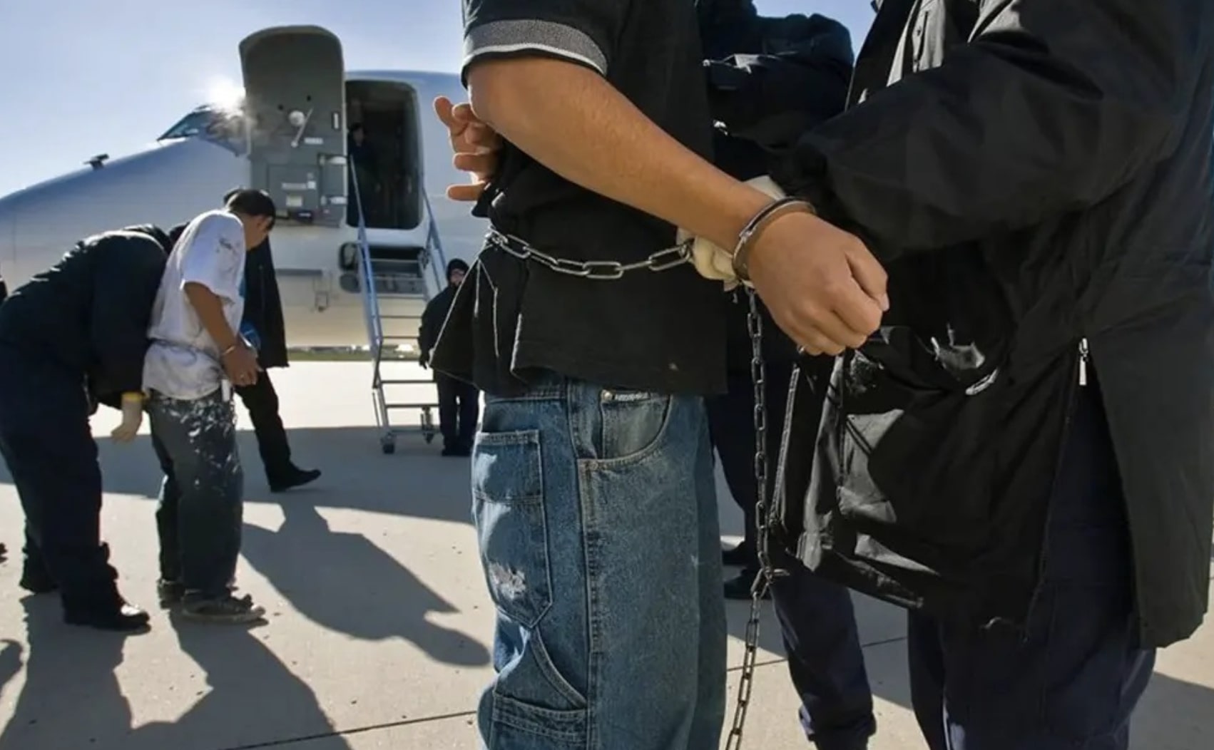 Jueza frena deportación de venezolanos desde Colorado a El Salvador ...