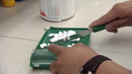 A Prescription Drug Discount Program Being Exploited is Costing Colorado Workers More Money Legisladores deben reformar programa de medicamentos recetados del que abusan los hospitales