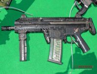 Condenan residente de Colorado que tenía pistolas modificadas como metralletas y un amplio arsenal