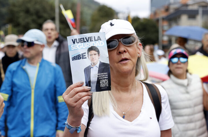 Precandidato presidencial de Colombia lucha por su vida 