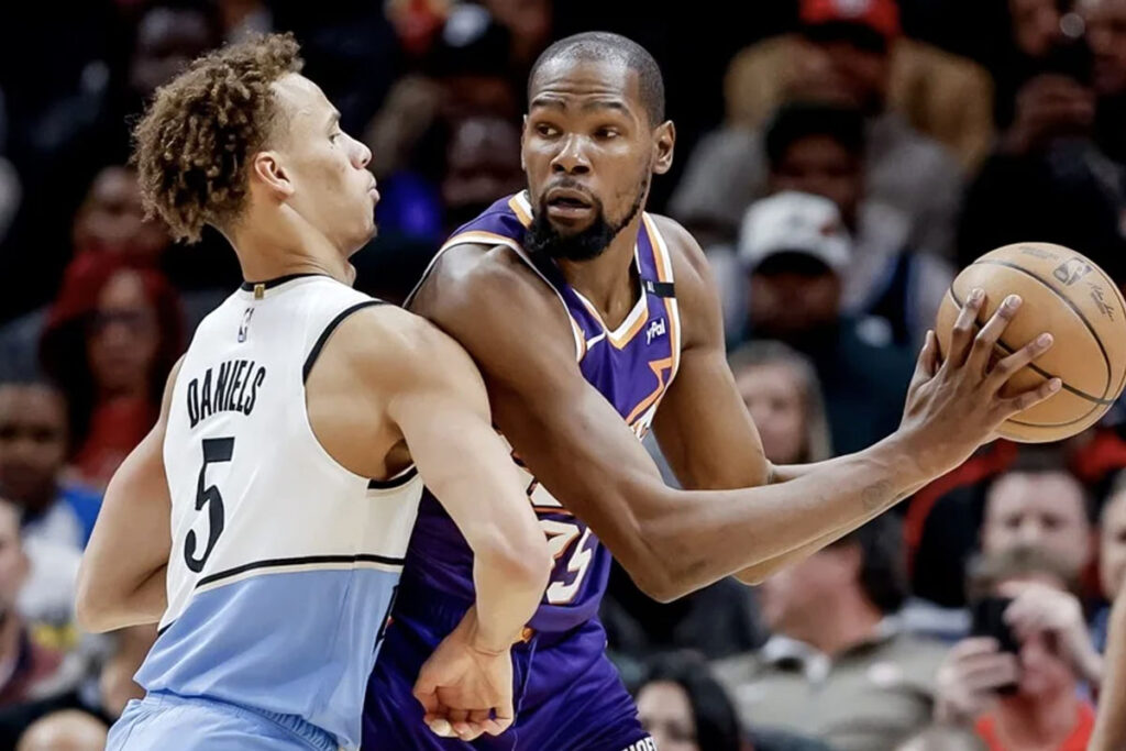 Durant cambia de camiseta  