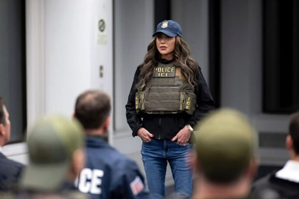 Noem a gira por Centroamérica 