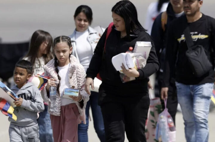 Trump prohíbe entrada de ciudadanos de 12 países