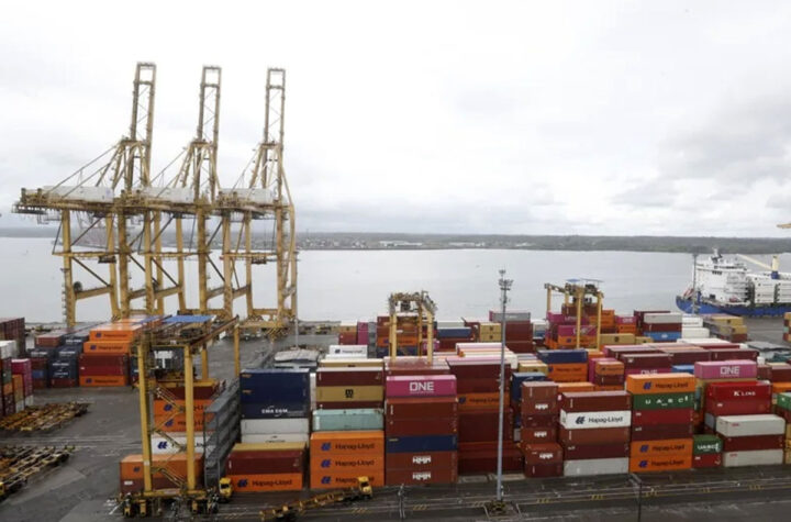 Europa aprovecha guerra comercial y sube exportaciones a EE.UU. 
