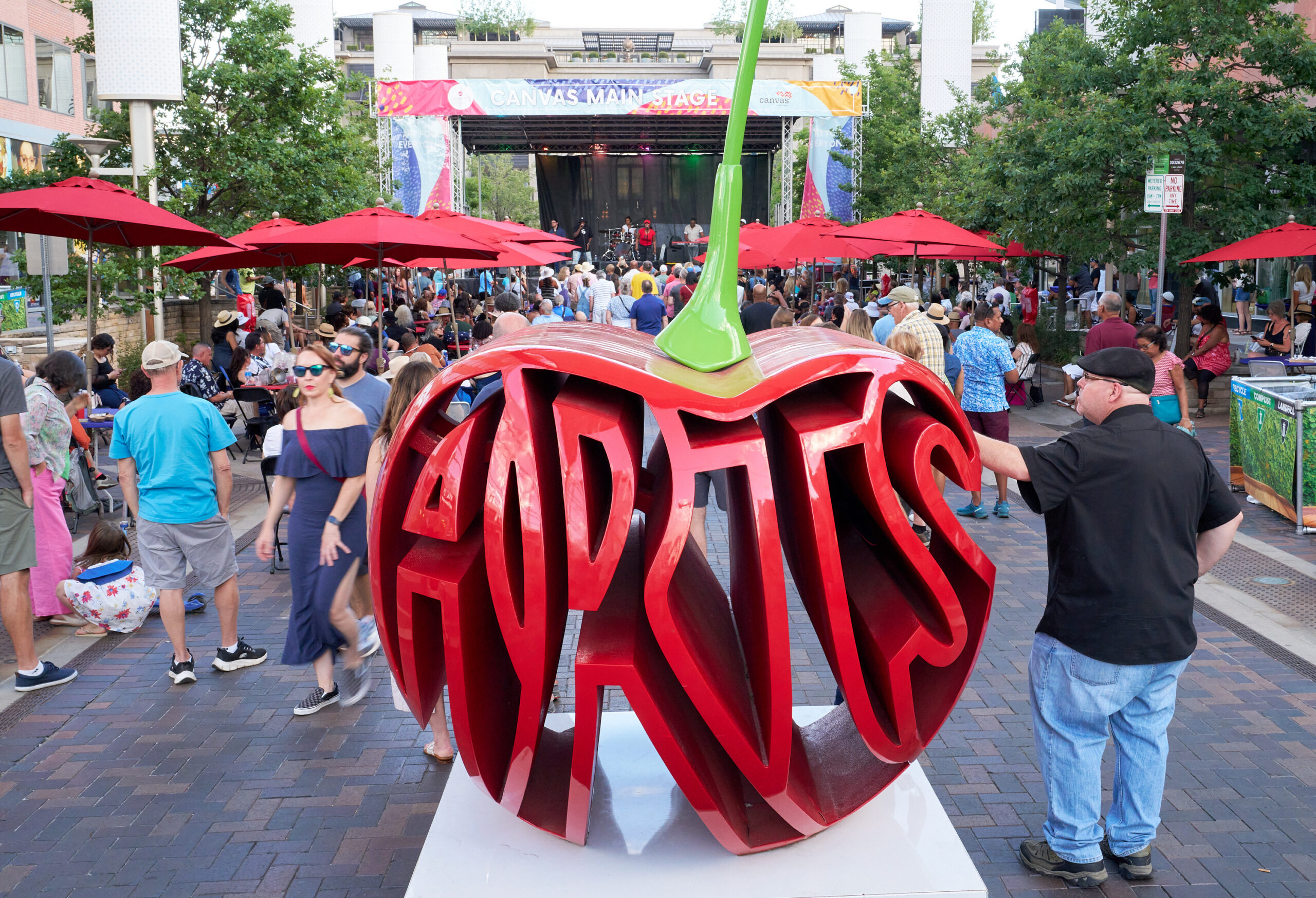 Cherry Creek Arts Festival llena Denver de arte y alegría Cherry Creek Arts Festival fills Denver with art and joy