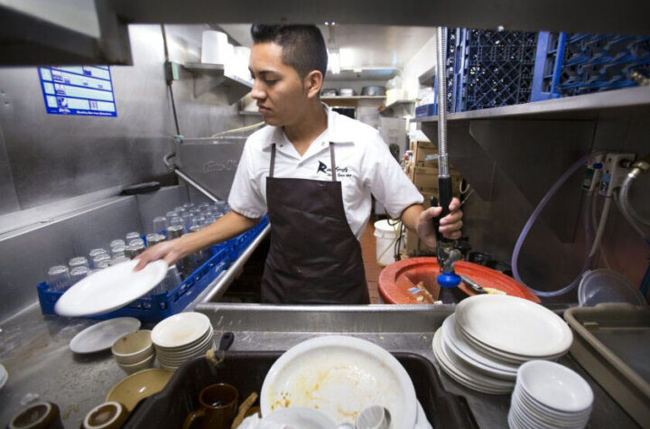 Denver’s minimum wage is adjusting again: what you need to know  Lo que necesita saber sobre el nuevo salario mínimo  