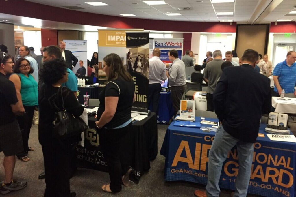 Jason Crow impulsa feria de vivienda y recursos para familias  