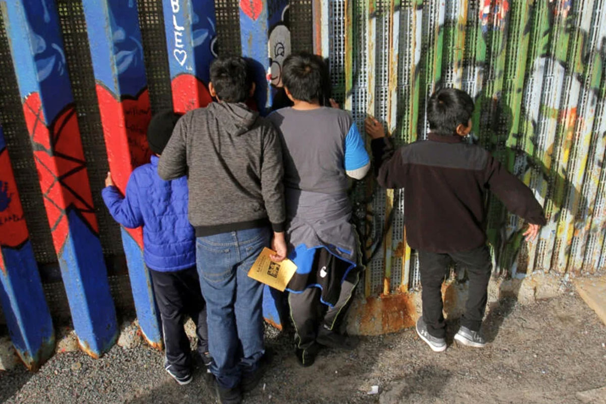 Juez prolonga orden que impide deportar a niños de Guatemala
