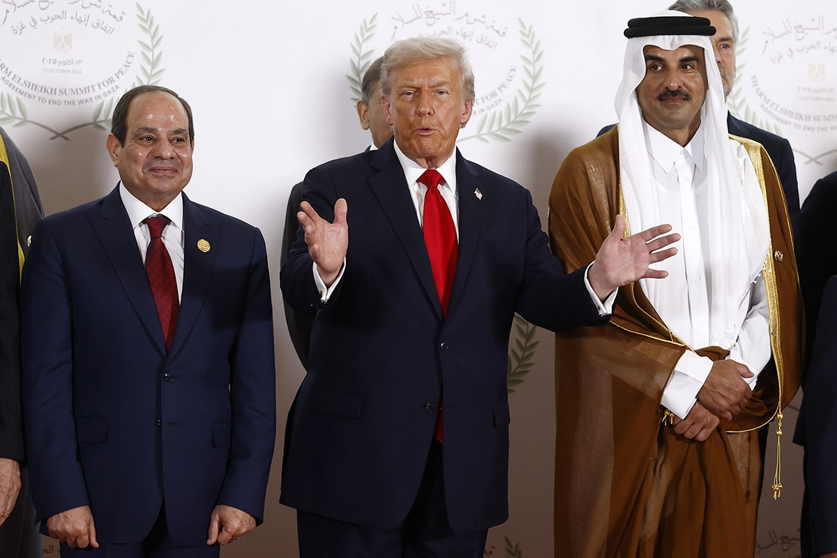 Trump logra firma de su plan para fin de guerra en Gaza