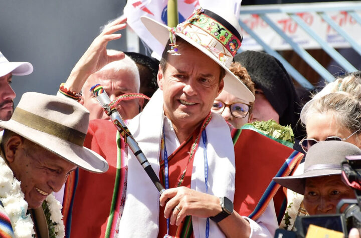 Quiroga lidera encuestas  