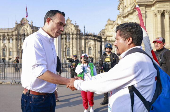 José Jerí asume el poder y promete unir al Perú 