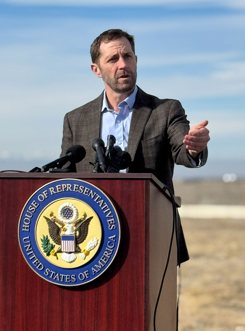 Jason Crow: “No cederé ante la violencia política”