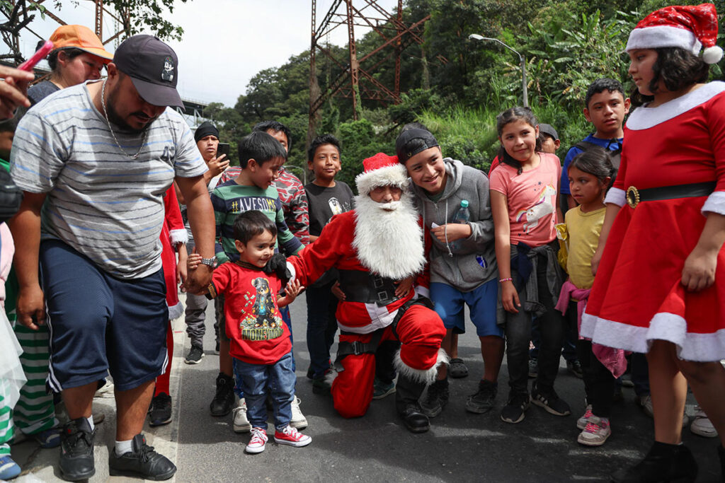 Santa Claus solidario en Guatemala 