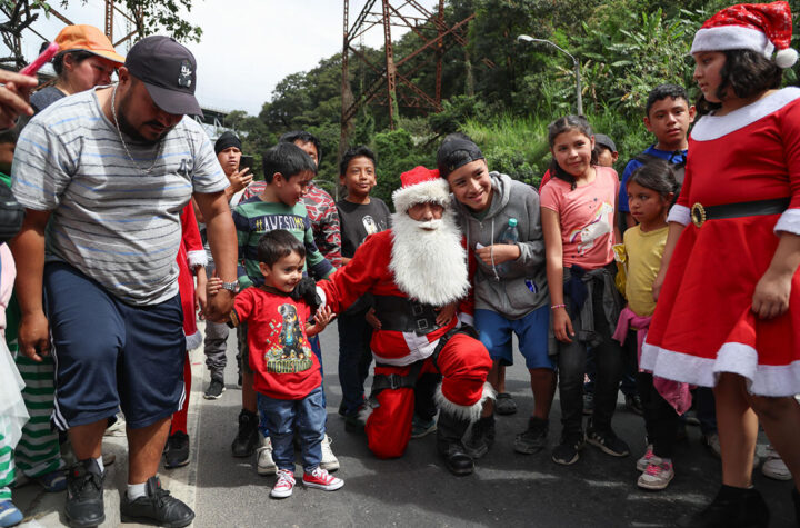 Santa Claus solidario en Guatemala 