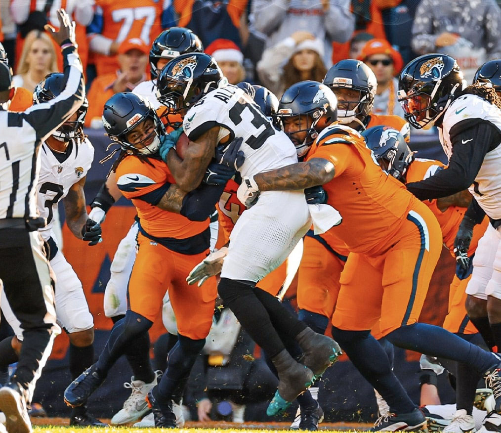 Broncos se aferran al primer lugar de la AFC 