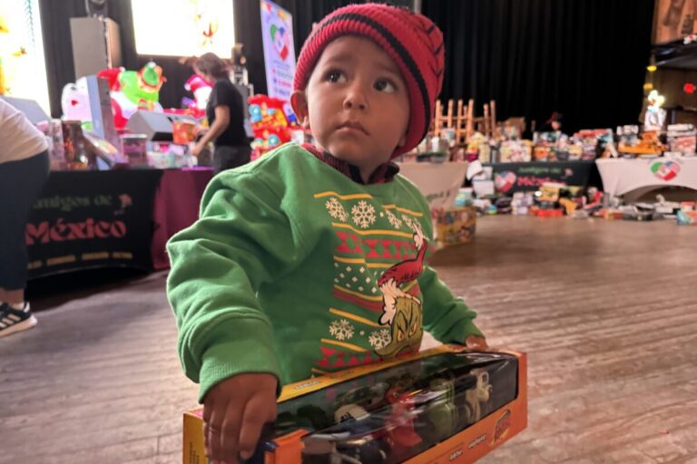 Posada de Amigos de México alegró a miles de niños

