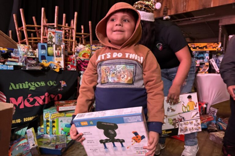 Posada de Amigos de México alegró a miles de niños
