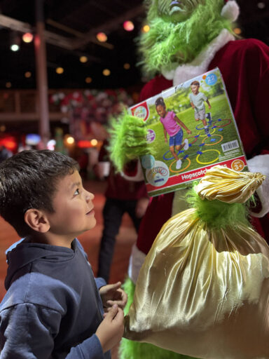 Posada de Amigos de México alegró a miles de niños
