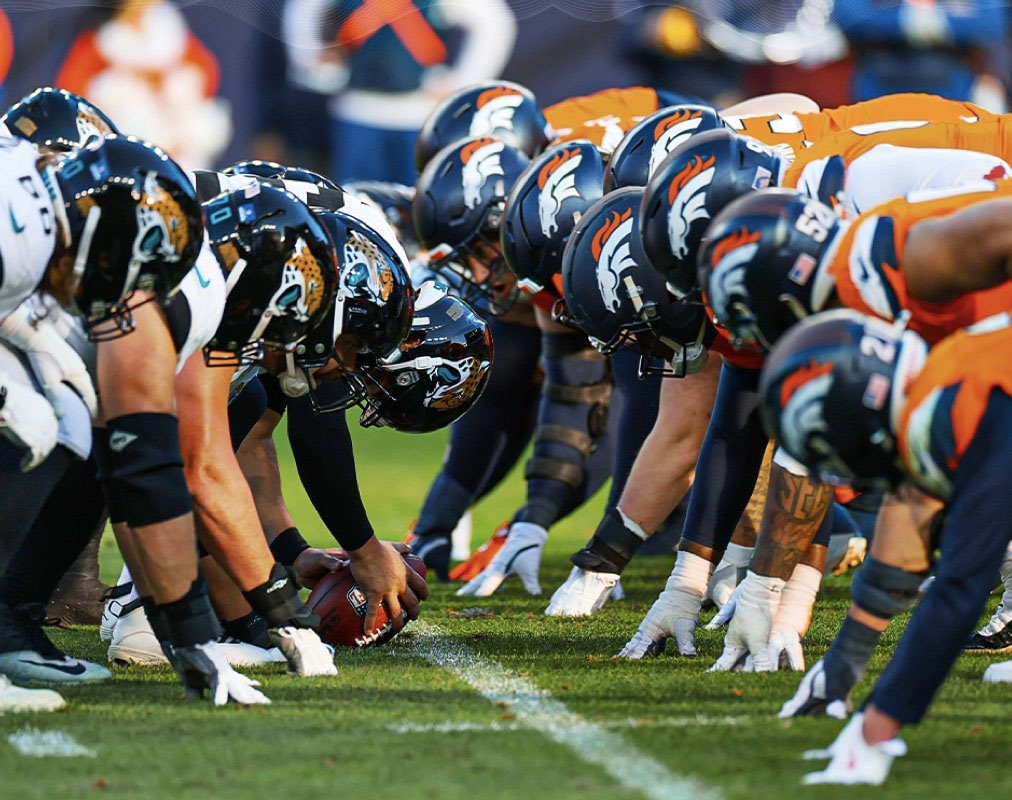 Broncos se aferran al primer lugar de la AFC 