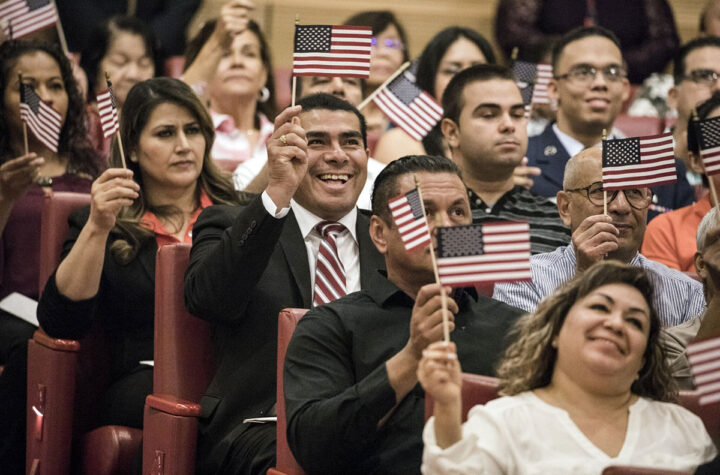 Trump planea ampliar drásticamente la desnaturalización