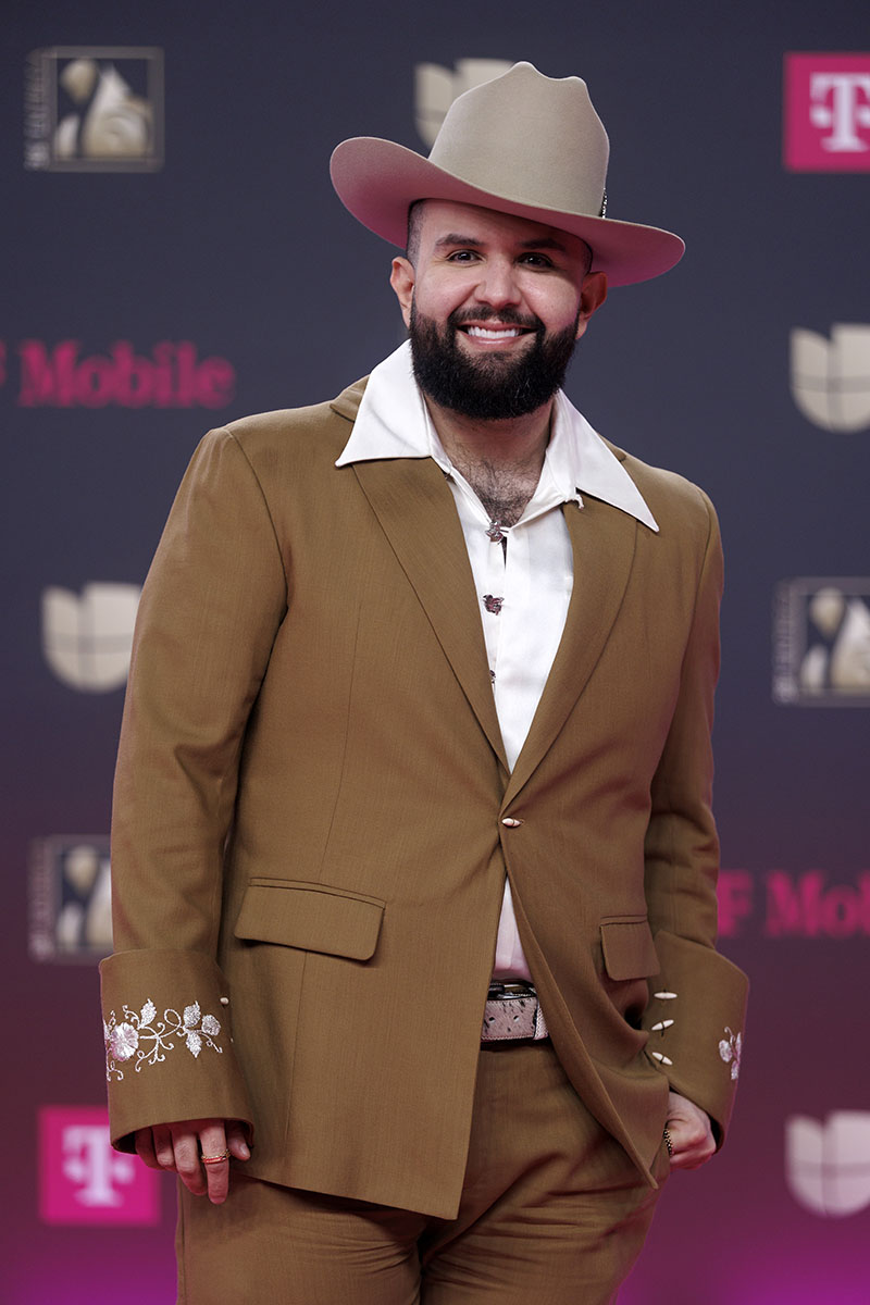 Carín León arrasa en Premio Lo Nuestro 2026 