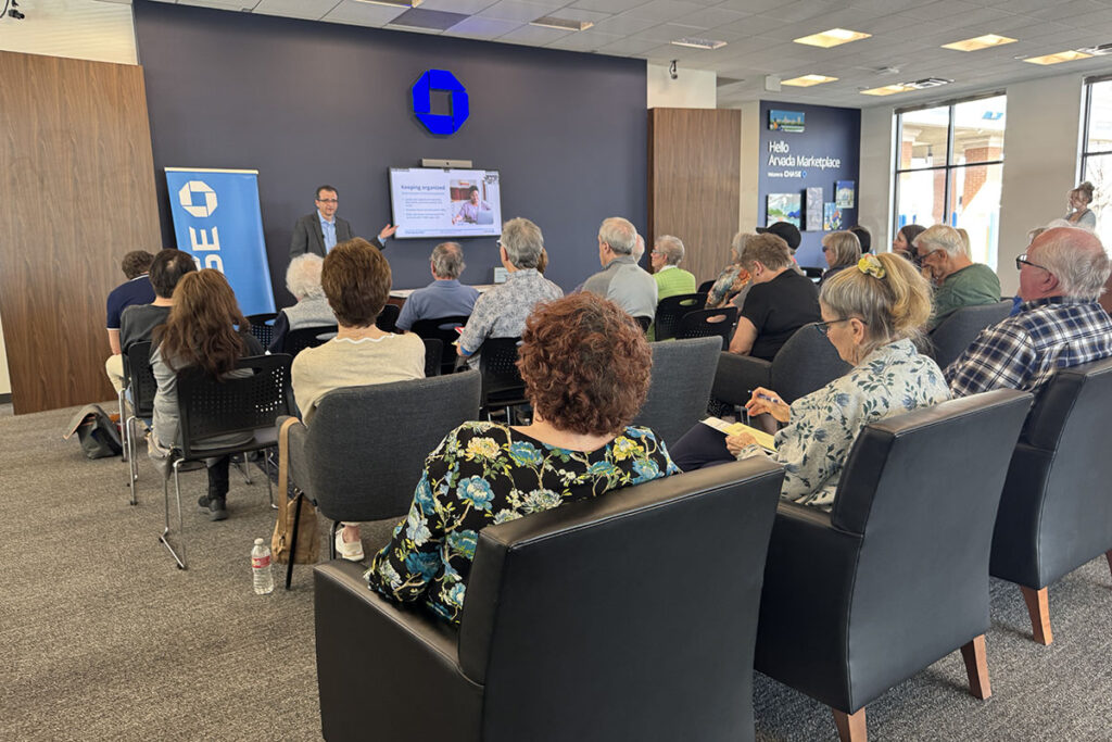 Be Careful with Suspicious Links on Social Media Tenga cuidado con los enlaces sospechosos en social media  