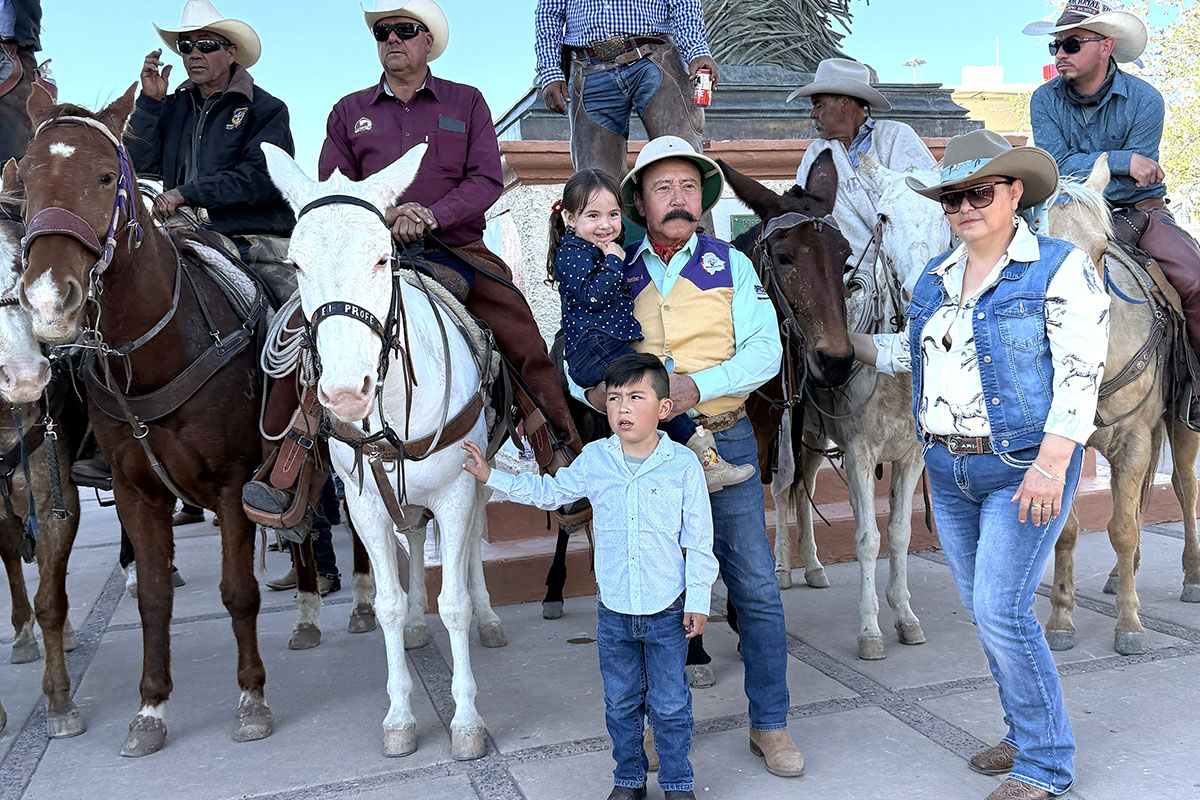 Cabalgata Villista une a jinetes pese a tensiones políticas 