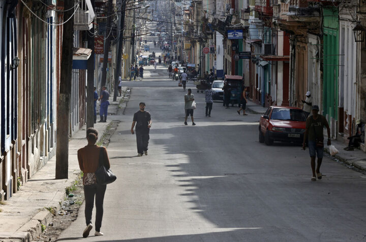 Cuba enfrenta apagones masivos mientras busca diálogo con EE.UU.