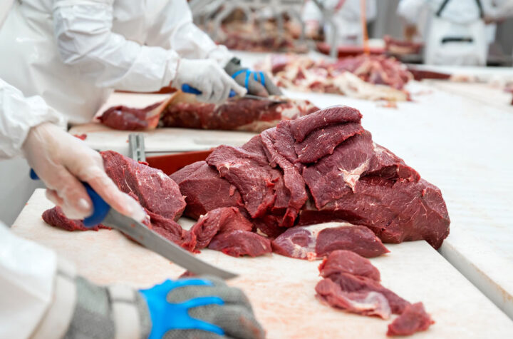 JBS demandado por discriminación a migrantes en Greeley 