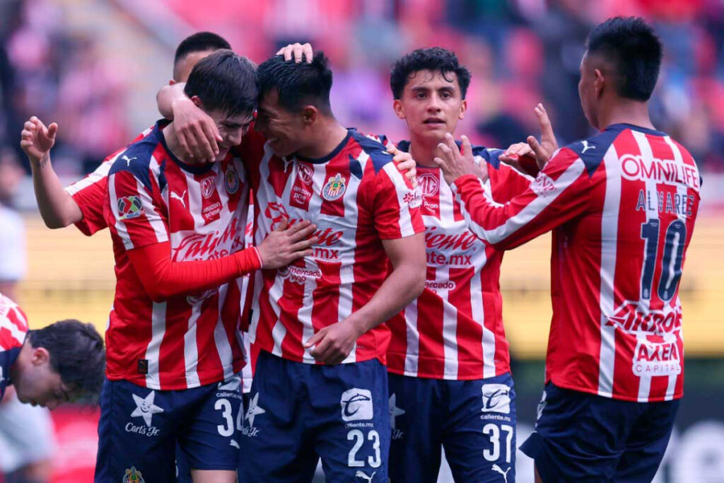 Chivas lidera el Clausura  