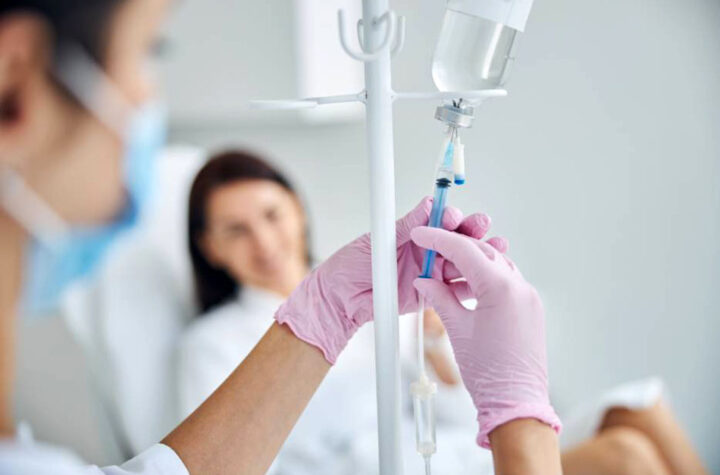 Investigan ocho muertes al aplicarse “sueroterapias”  