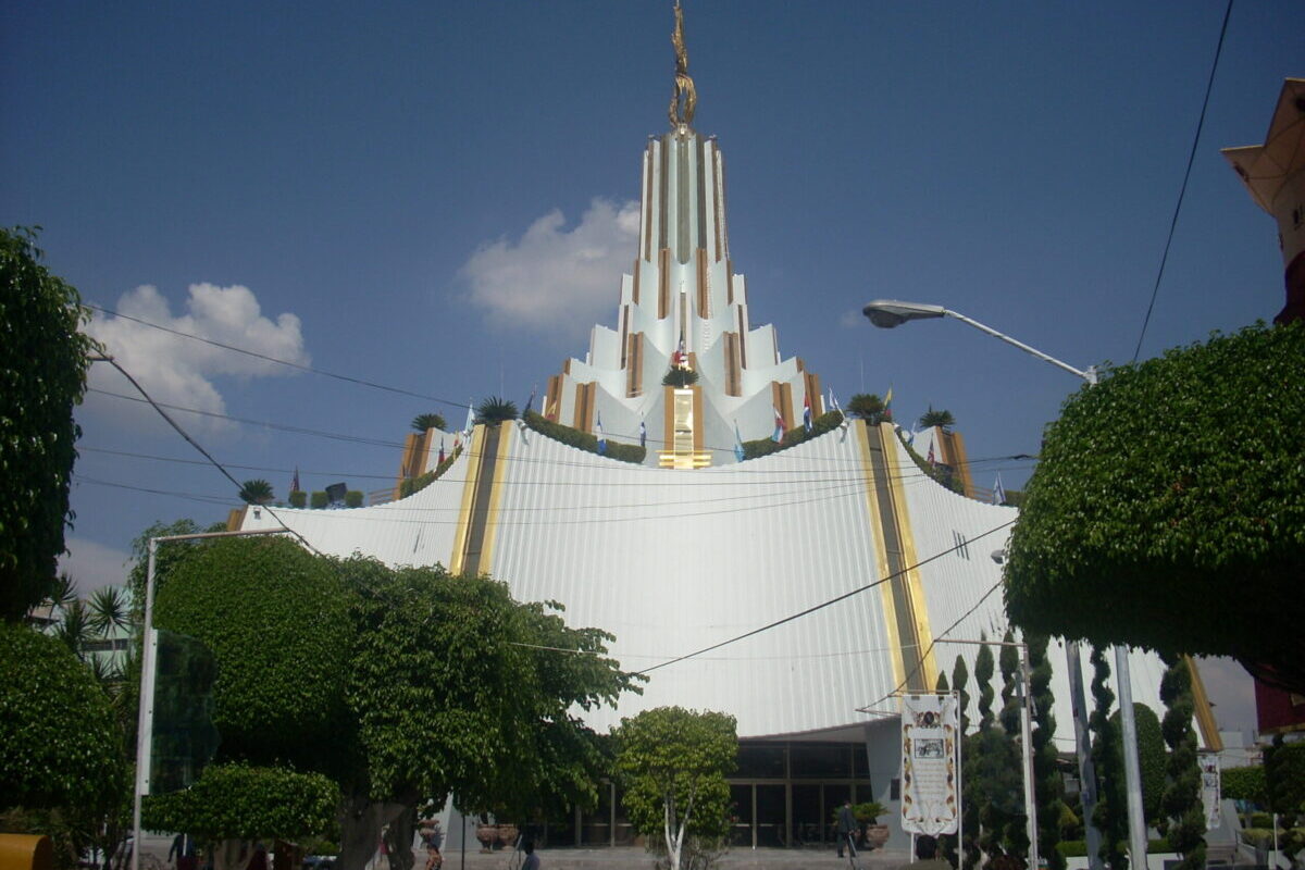Sheinbaum ordena reabrir caso de La Luz del Mundo