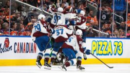 Avalanche toman ventaja en playoffs de Stanley Cup