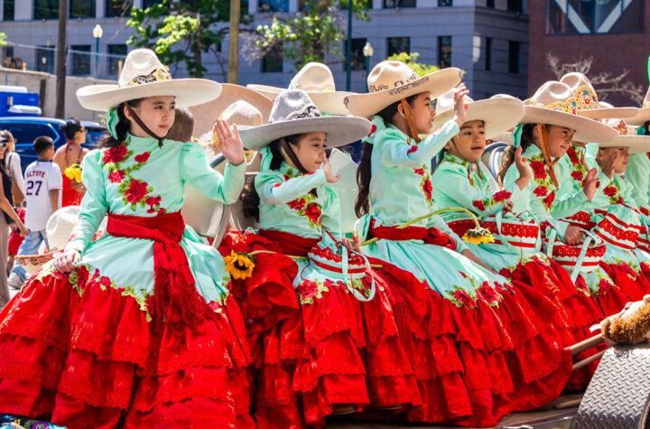 Adelitas de Colorado conquistan desfile del Cinco de Mayo 