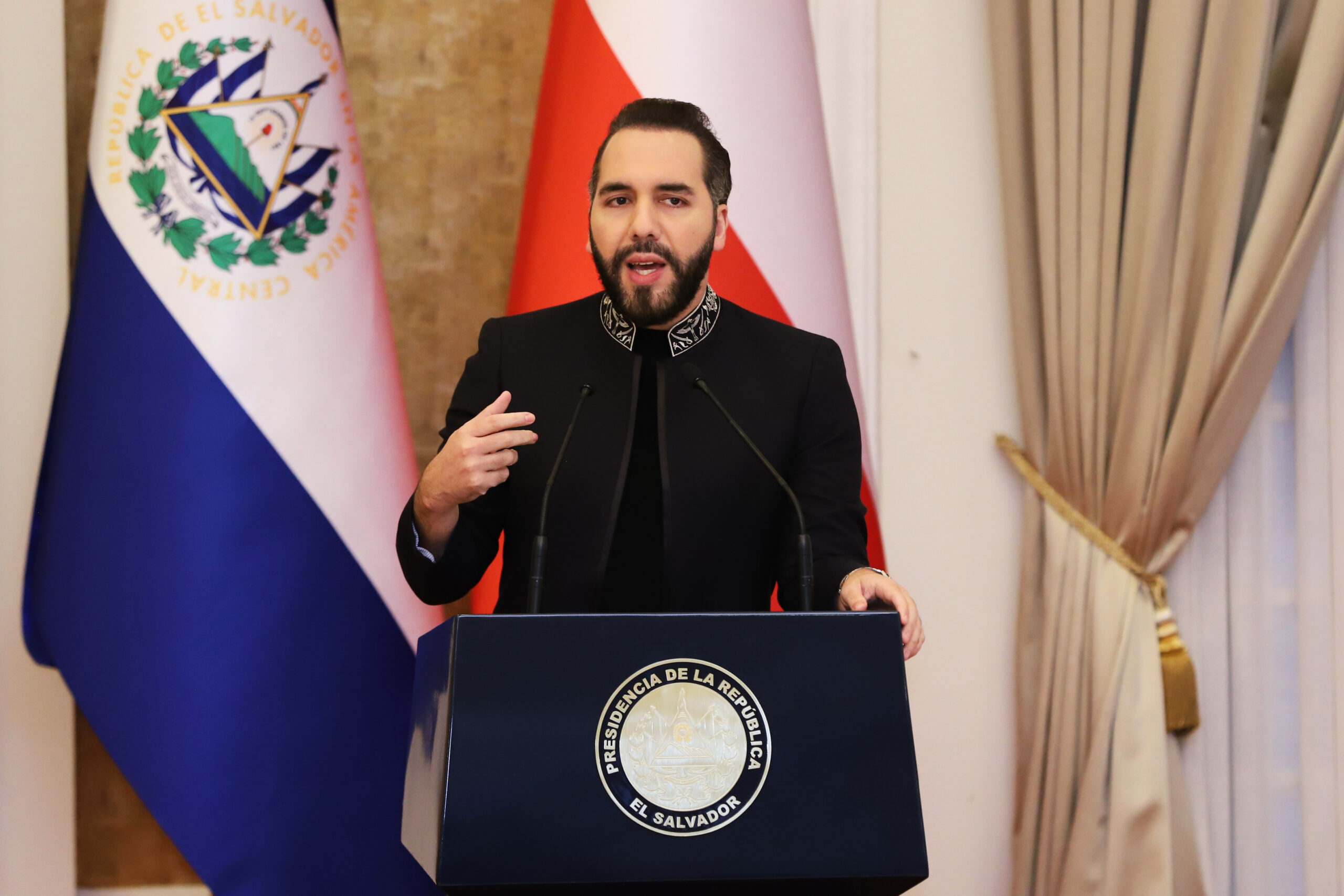 Salvadoreños en el exterior tendrán sus representantes en el Congreso