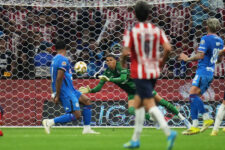 Pachuca golpeó primero y Chivas-Cruz Azul quedó parejo