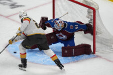 Avalanche se volvió a resbalar en casa ante Golden Knights