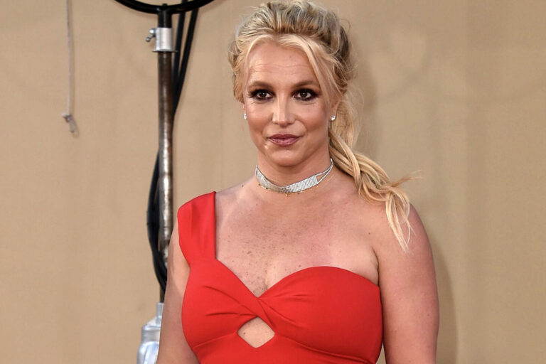 Diego Luna conquista Cannes y Britney sigue en problemas  
