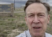 ICE niega acceso a Hickenlooper a su nuevo centro de detención