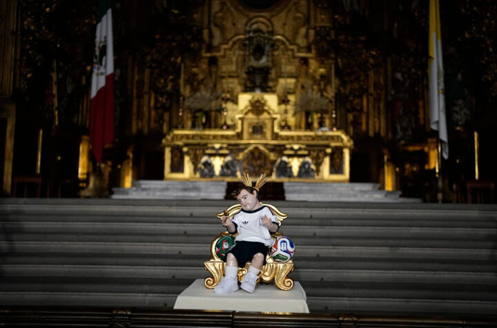 Aficionados mexicanos agradecen al "niño Jesús futbolista"