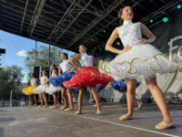 ¡Vibrante celebración de cultura y tradición en Aurora!