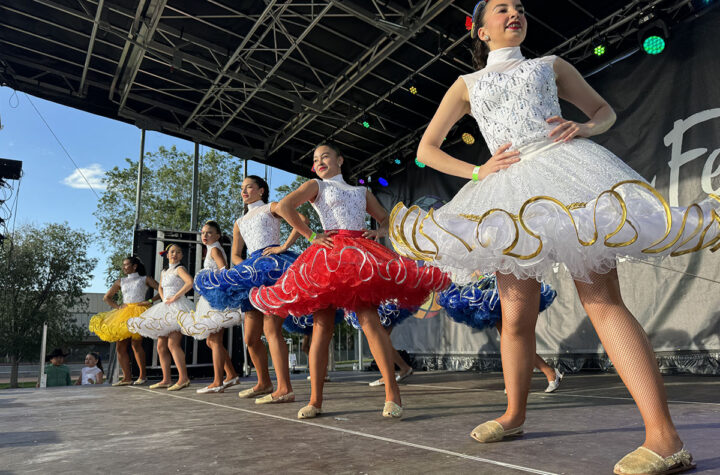 ¡Vibrante celebración de cultura y tradición en Aurora!