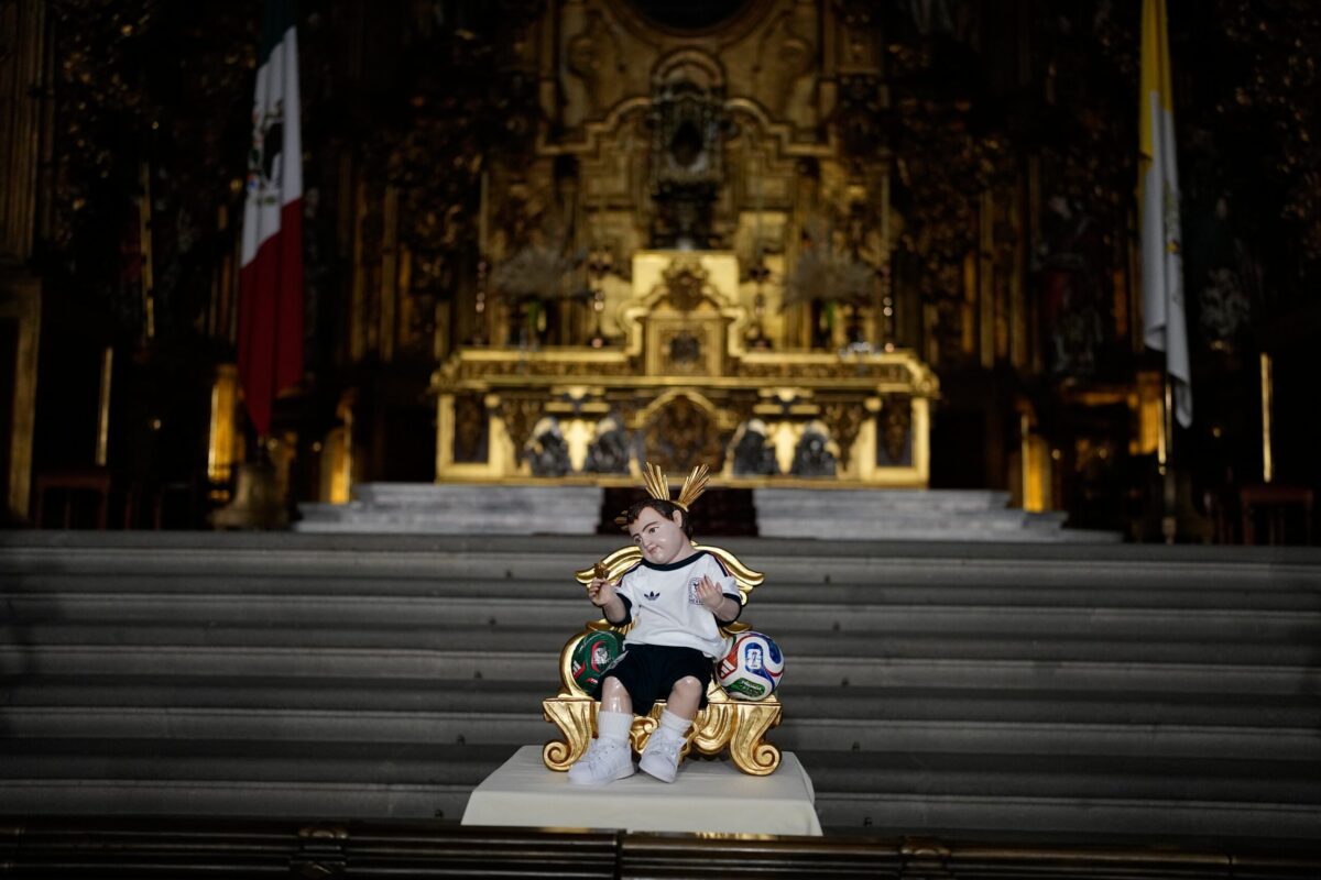 Aficionados mexicanos agradecen al “niño Jesús futbolista”