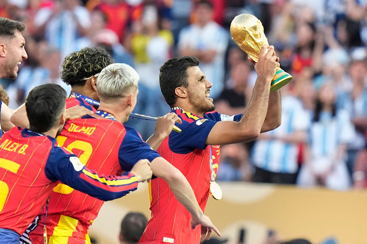 España vuelve a reinar
