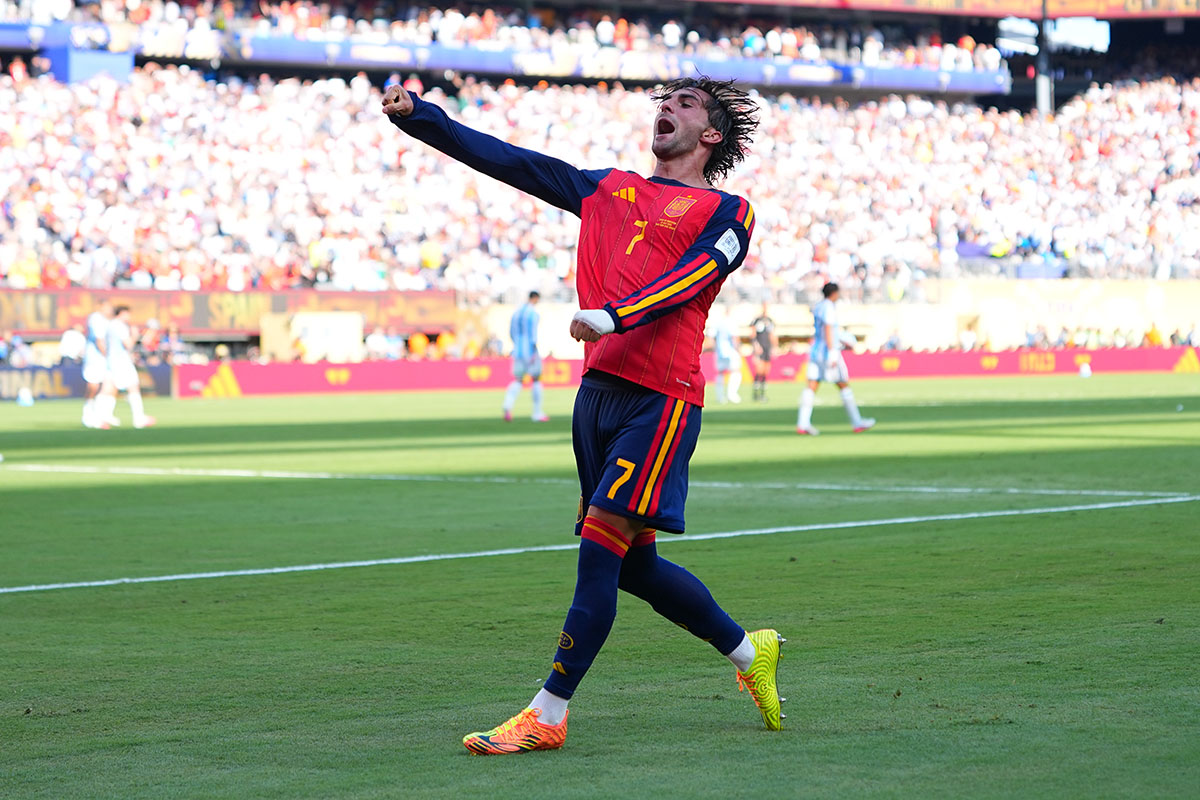 España vuelve a reinar