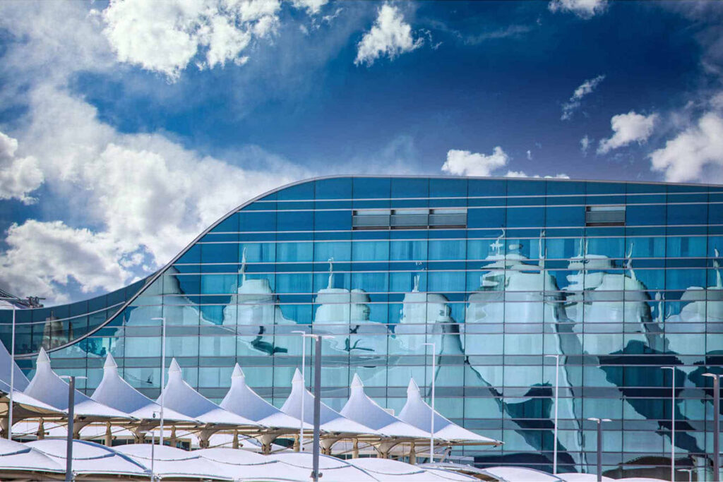 Aeropuerto de Denver abre contratos para negocios locales