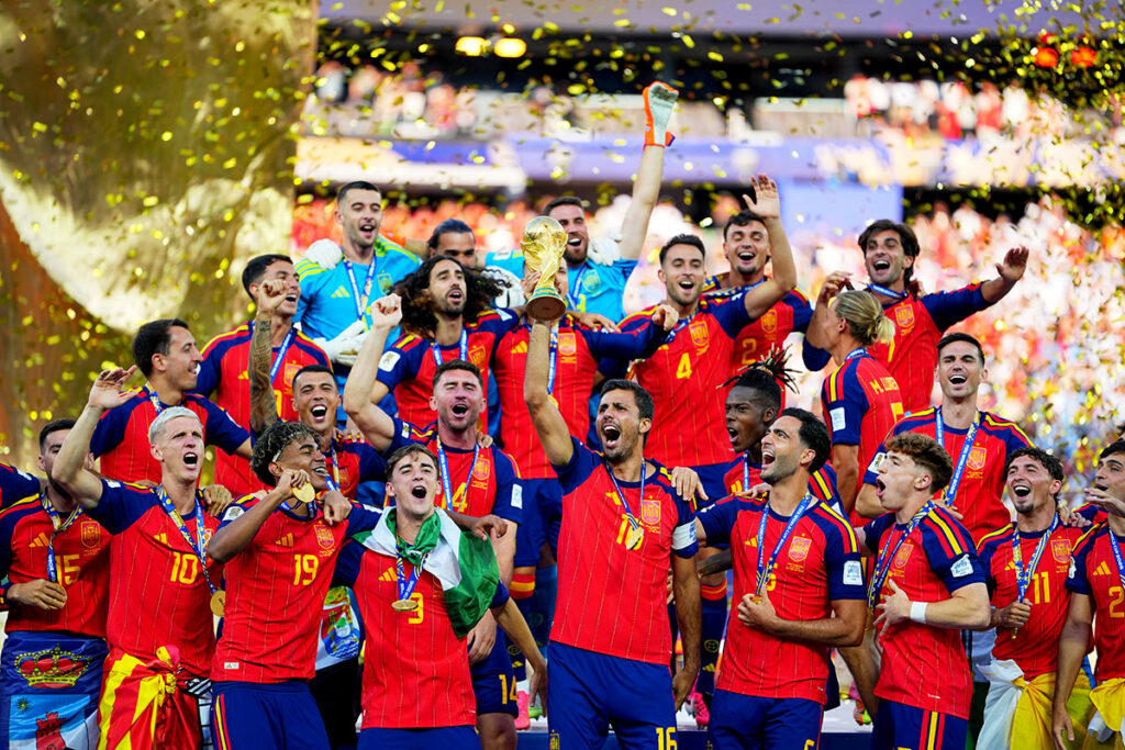 España vuelve a reinar