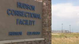 ICE firma millonario contrato para abrir mega penal en Hudson, Colorado